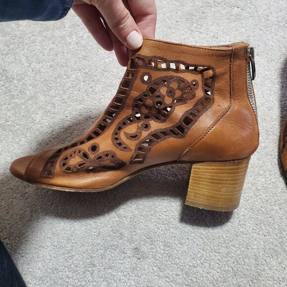 RON WHITE Italian Laser Cut-Out Peep Toe Ankle Booties Boots Brown Women's 39, 8 - Picture 3 of 11